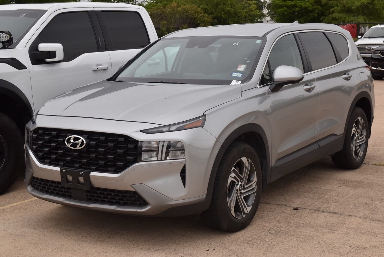 Used 2023 Hyundai Santa Fe SE FWD image 2
