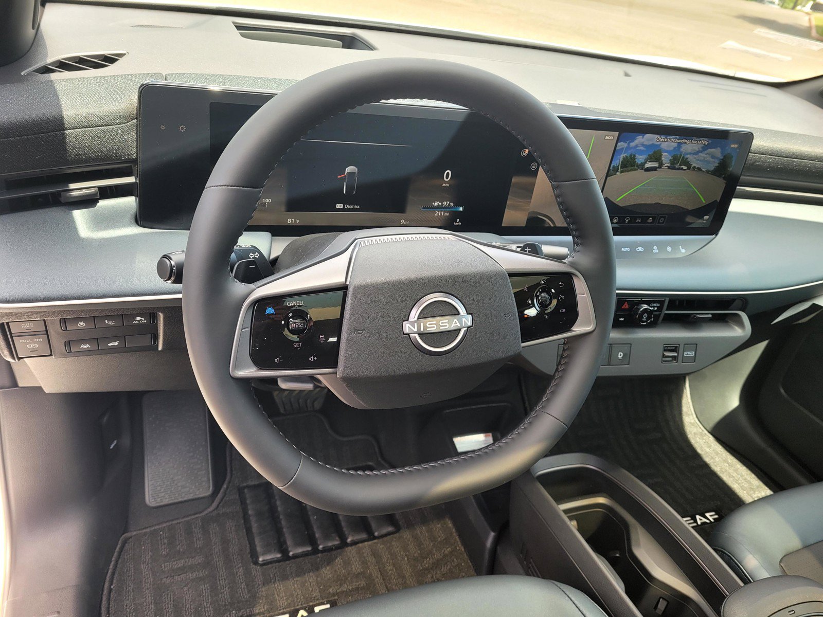 New 2026 Nissan Leaf Platinum+ w/ Cargo Package (Platinum+) FWD image 6