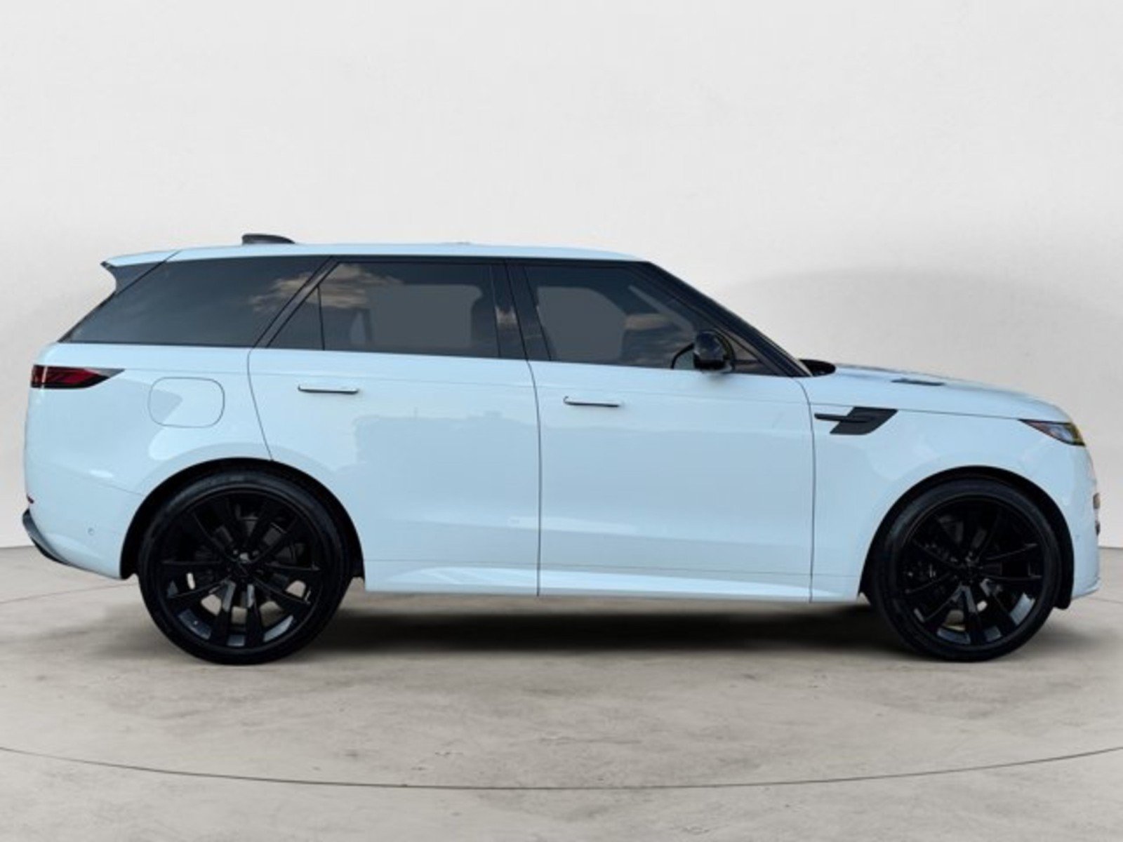 Certified 2026 Land Rover Range Rover Sport Dynamic SE AWD/4WD image 3