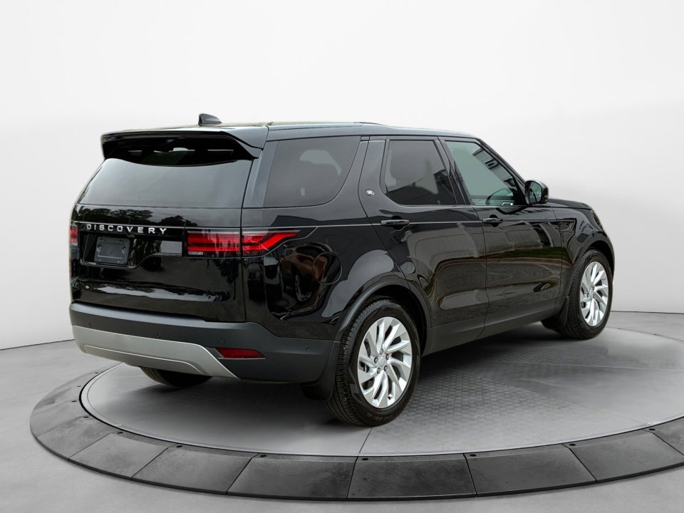 Used 2025 Land Rover Discovery S AWD/4WD image 7