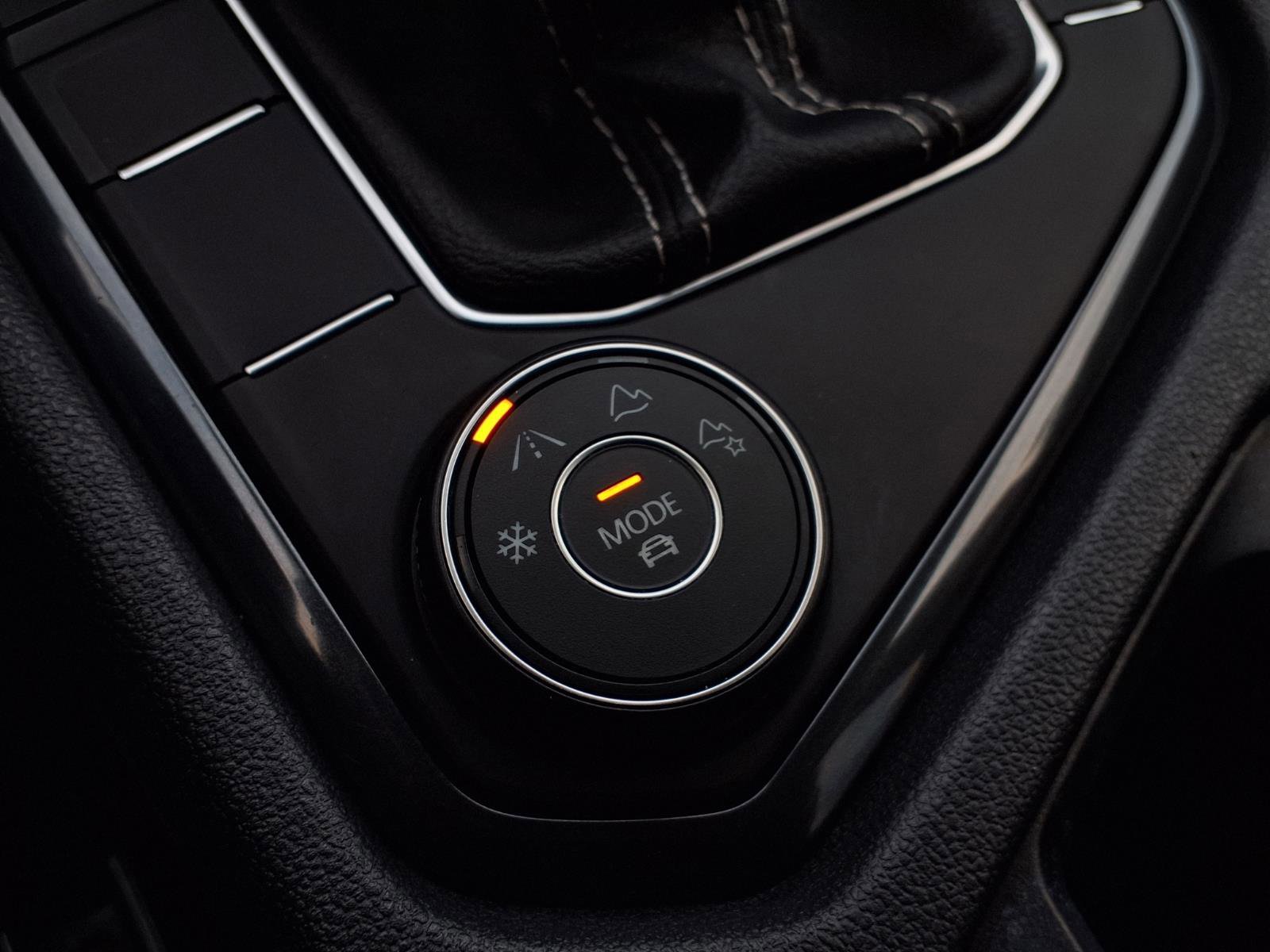 Used 2022 Volkswagen Tiguan SE image 30