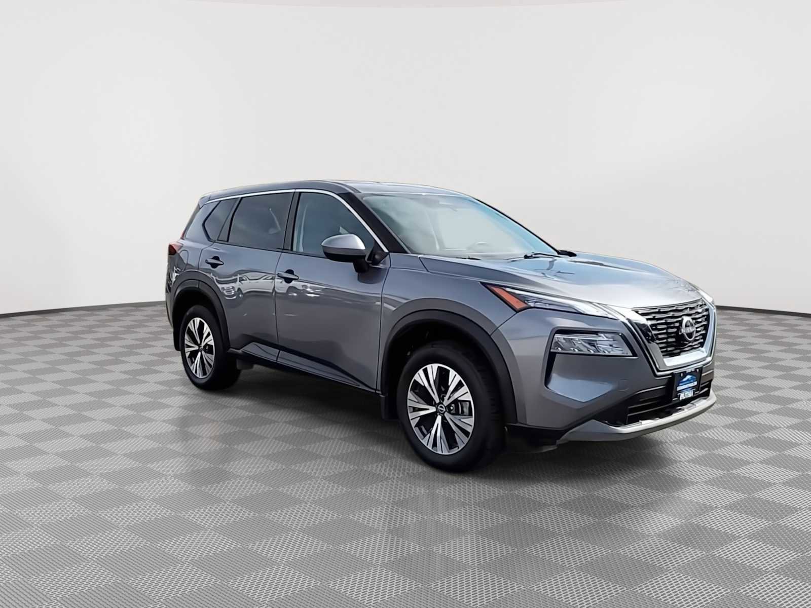 Used 2023 Nissan Rogue SV image 2