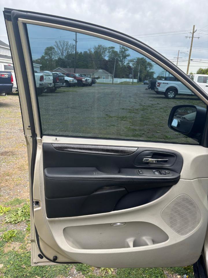 Used 2012 Dodge Grand Caravan American Value Package FWD image 18