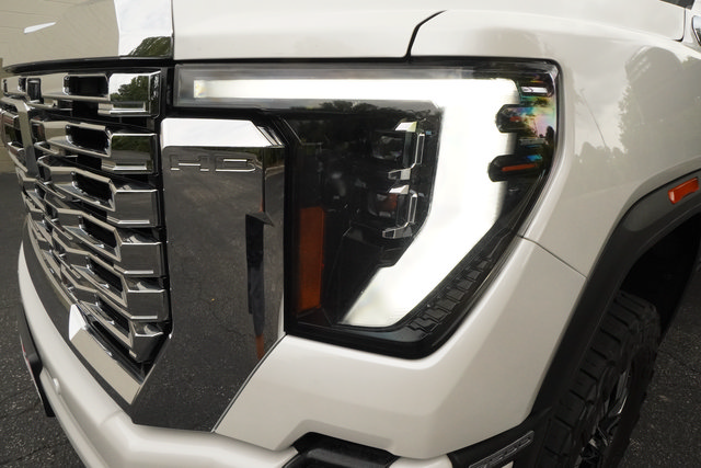 Used 2025 GMC Sierra 2500 Denali w/ Denali Reserve Package AWD/4WD image 33