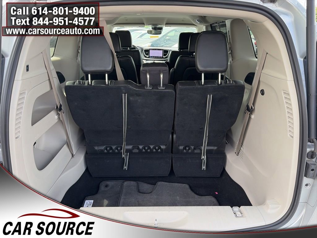 Used 2024 Chrysler Pacifica Touring-L FWD image 7