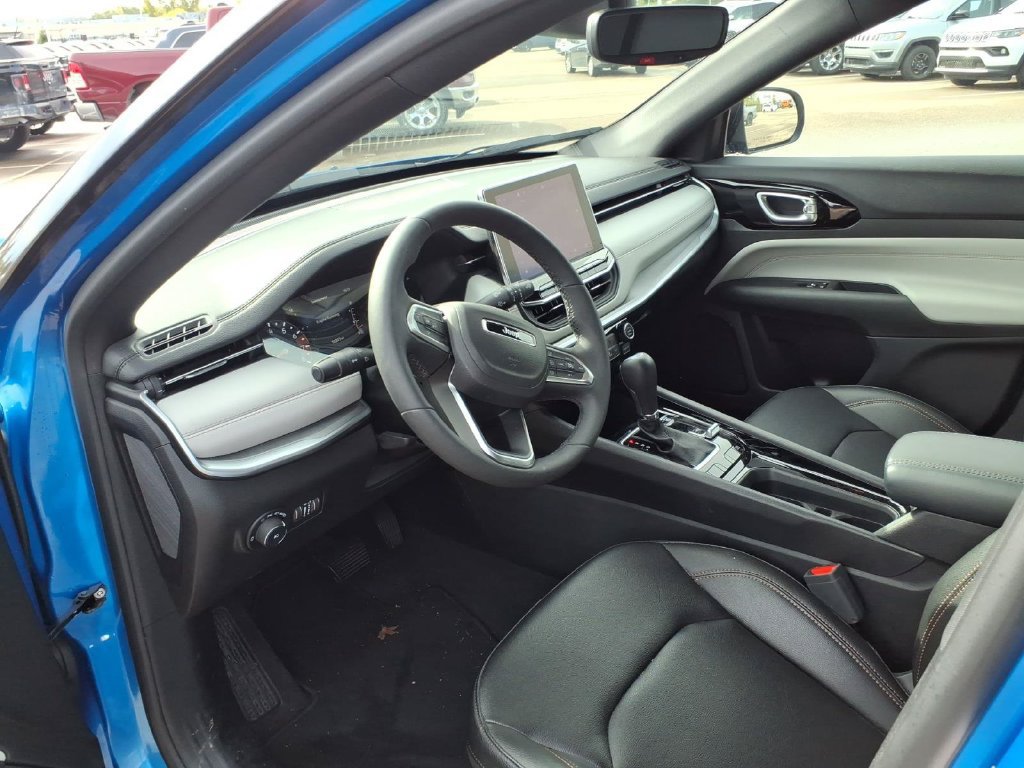 Used 2024 Jeep Compass Limited AWD/4WD image 12