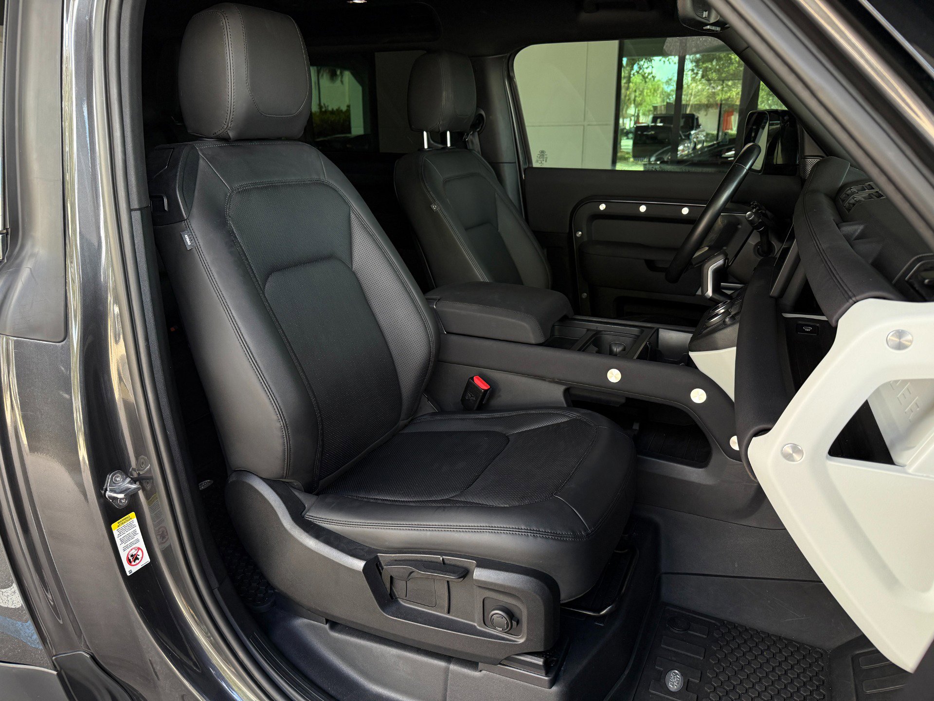 Used 2023 Land Rover Defender 90 S image 25