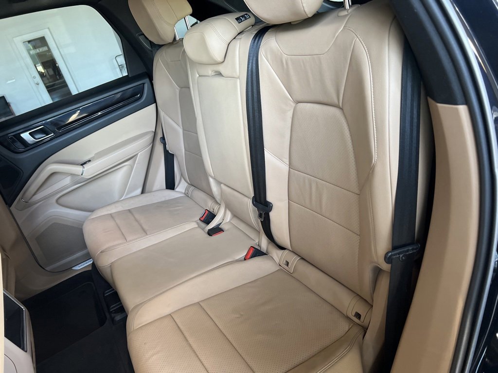 Used 2020 Porsche Cayenne image 8