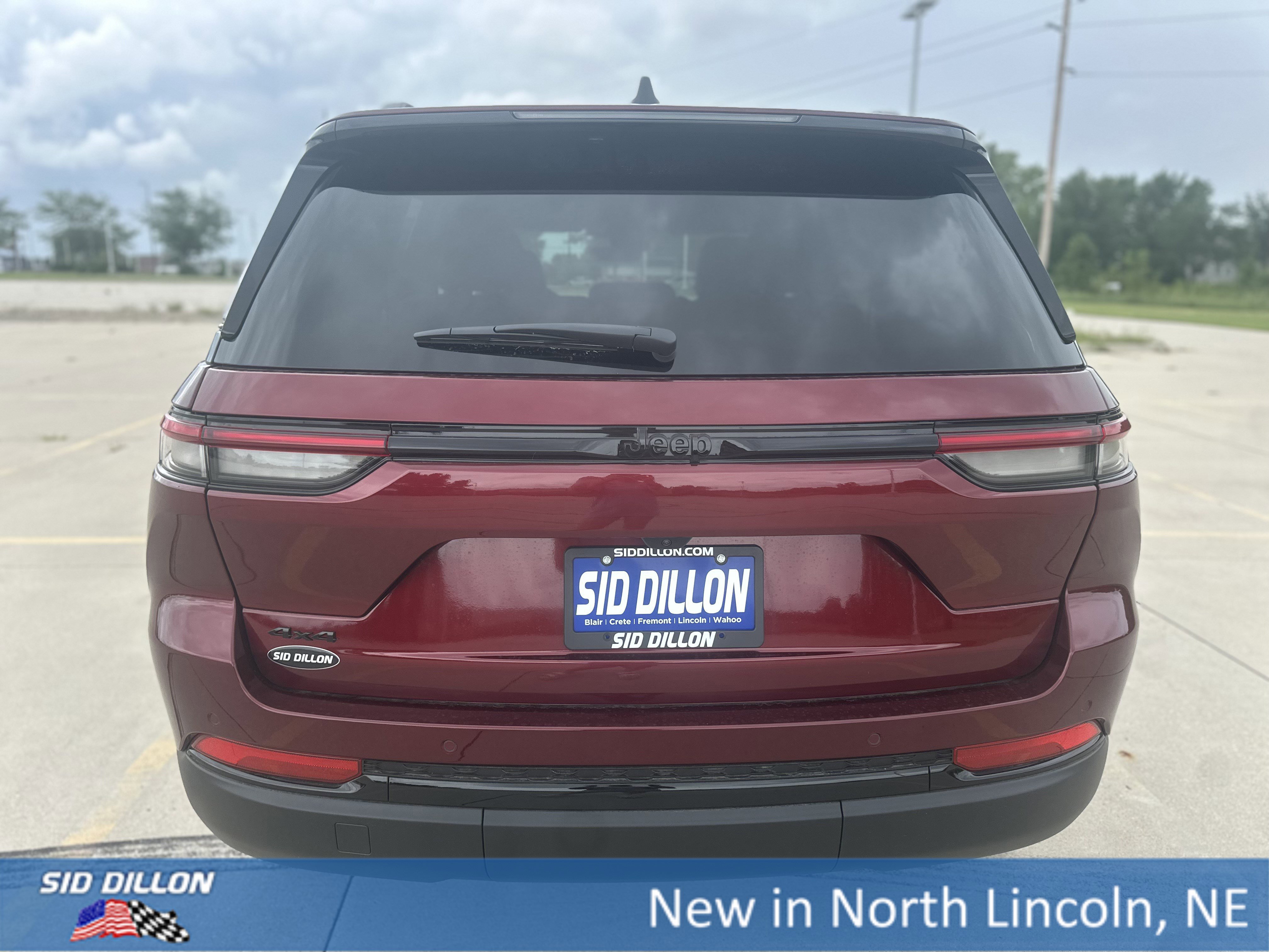 New 2025 Jeep Grand Cherokee Laredo image 4