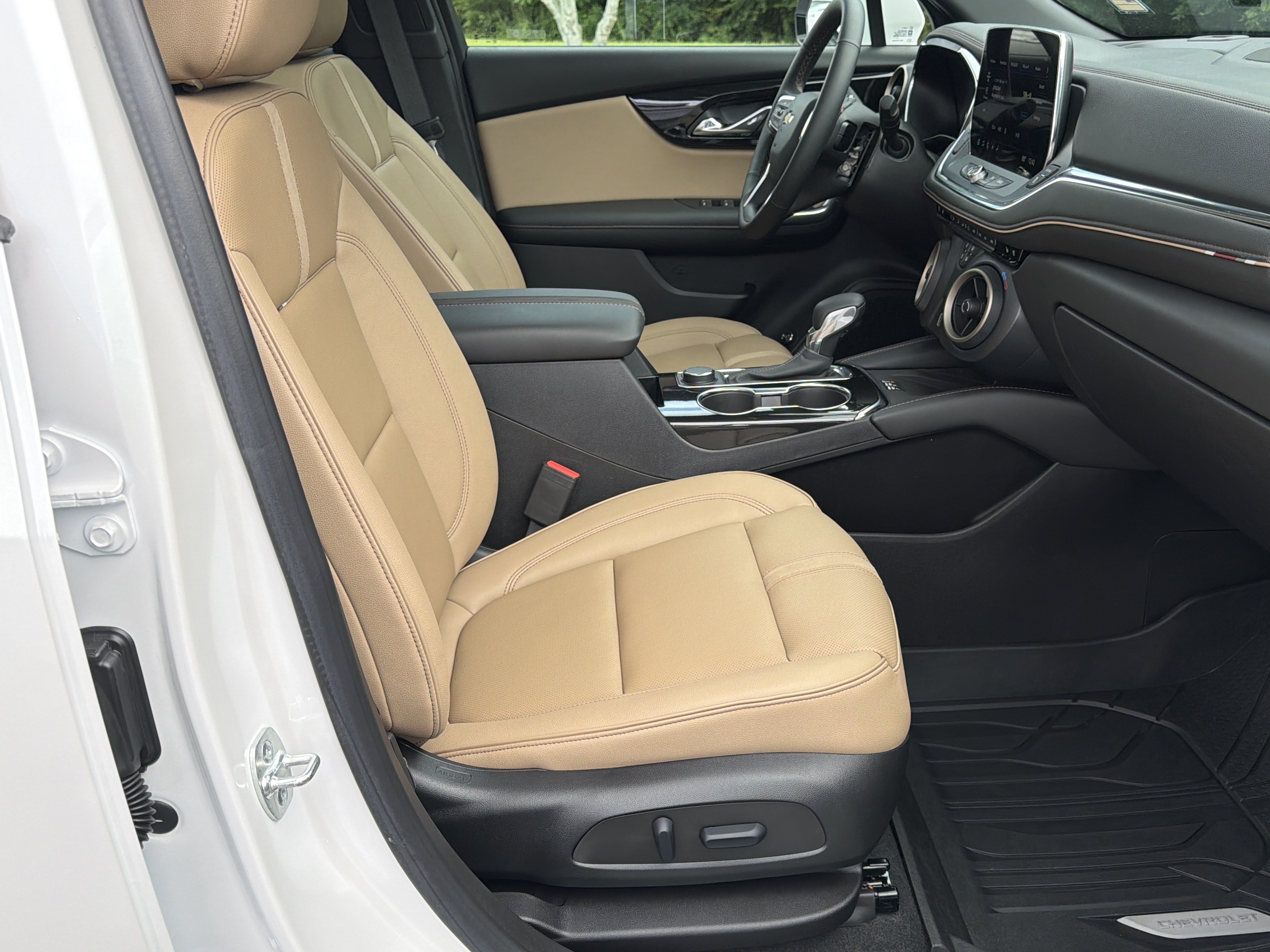 Used 2025 Chevrolet Blazer Premier w/ Driver Confidence II Package FWD image 13