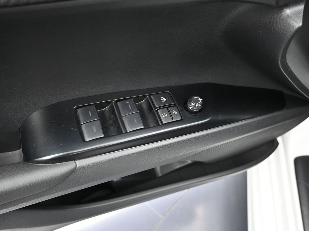 Used 2025 Toyota Camry SE image 11