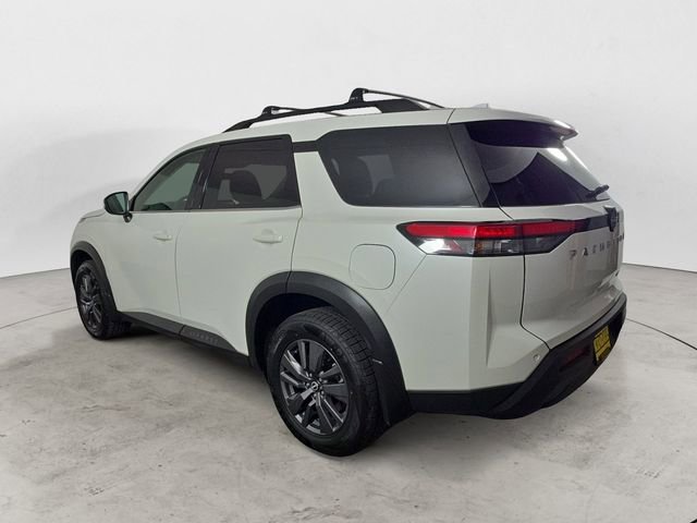 Used 2022 Nissan Pathfinder SV image 3