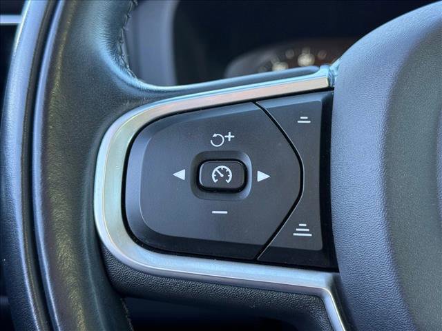 Used 2020 Volvo XC60 T5 Momentum image 12