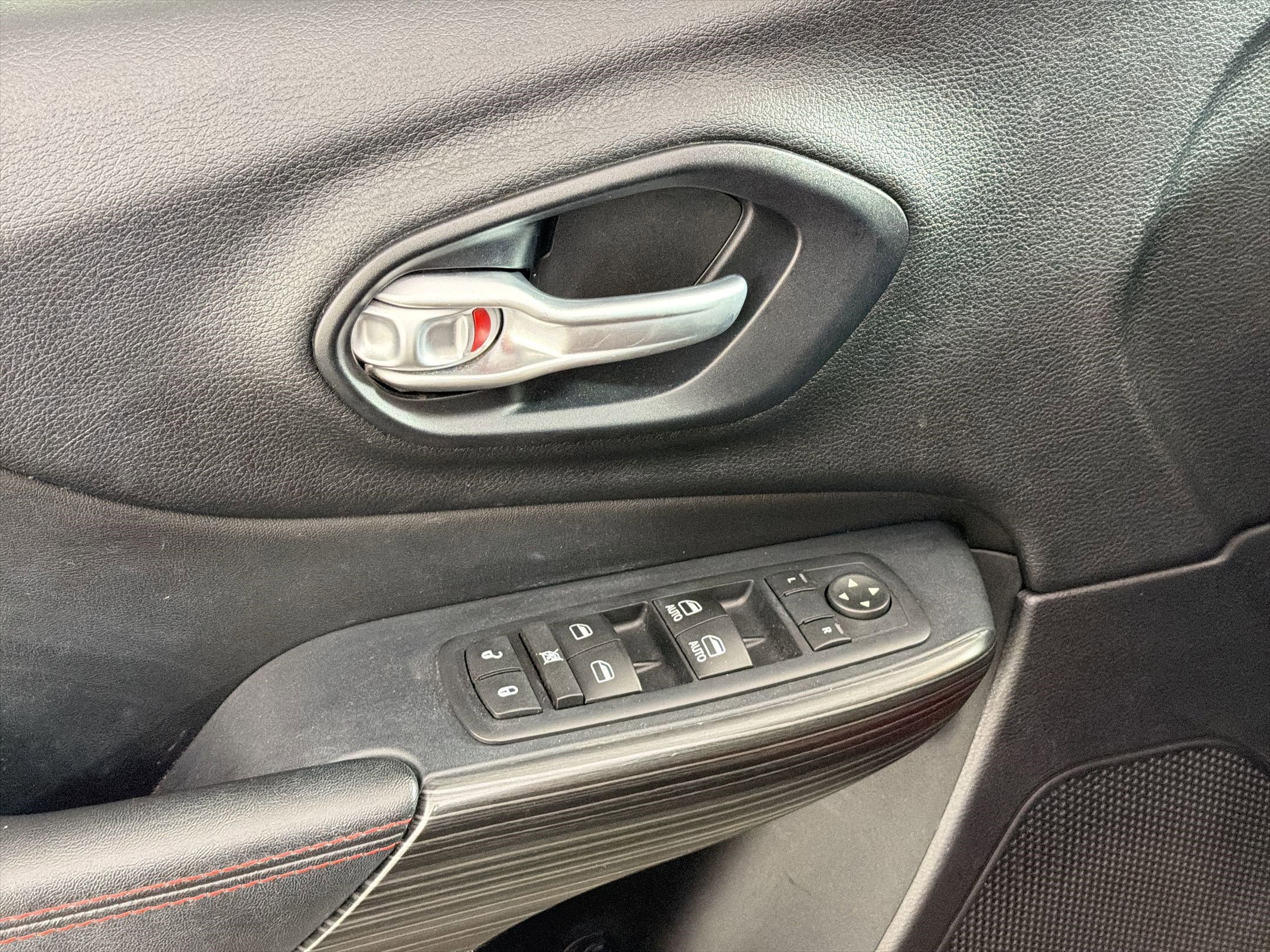 Used 2016 Jeep Cherokee Trailhawk w/ Cold Weather Group image 21