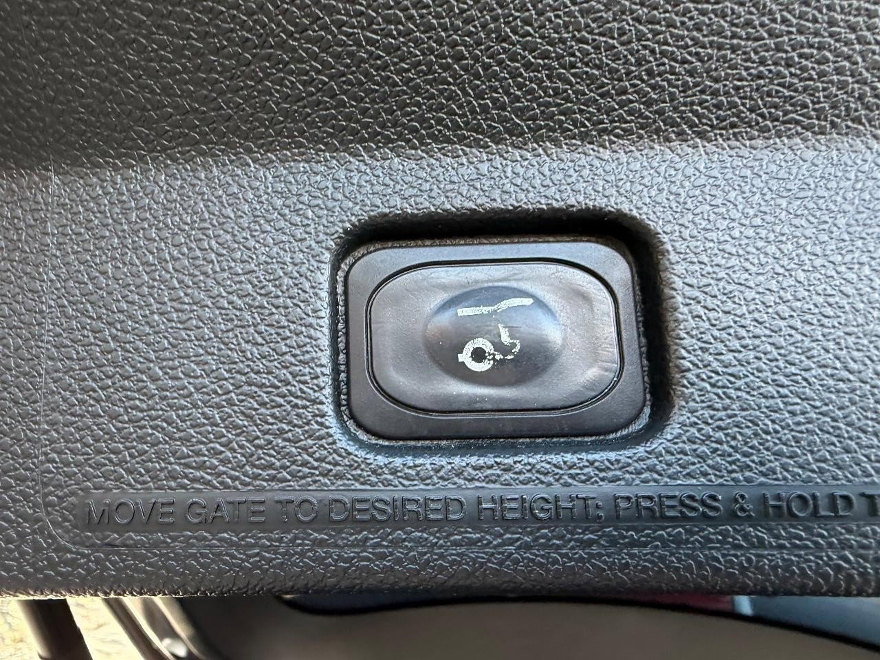 Used 2018 Ford Explorer XLT w/ Equipment Group 201A image 6