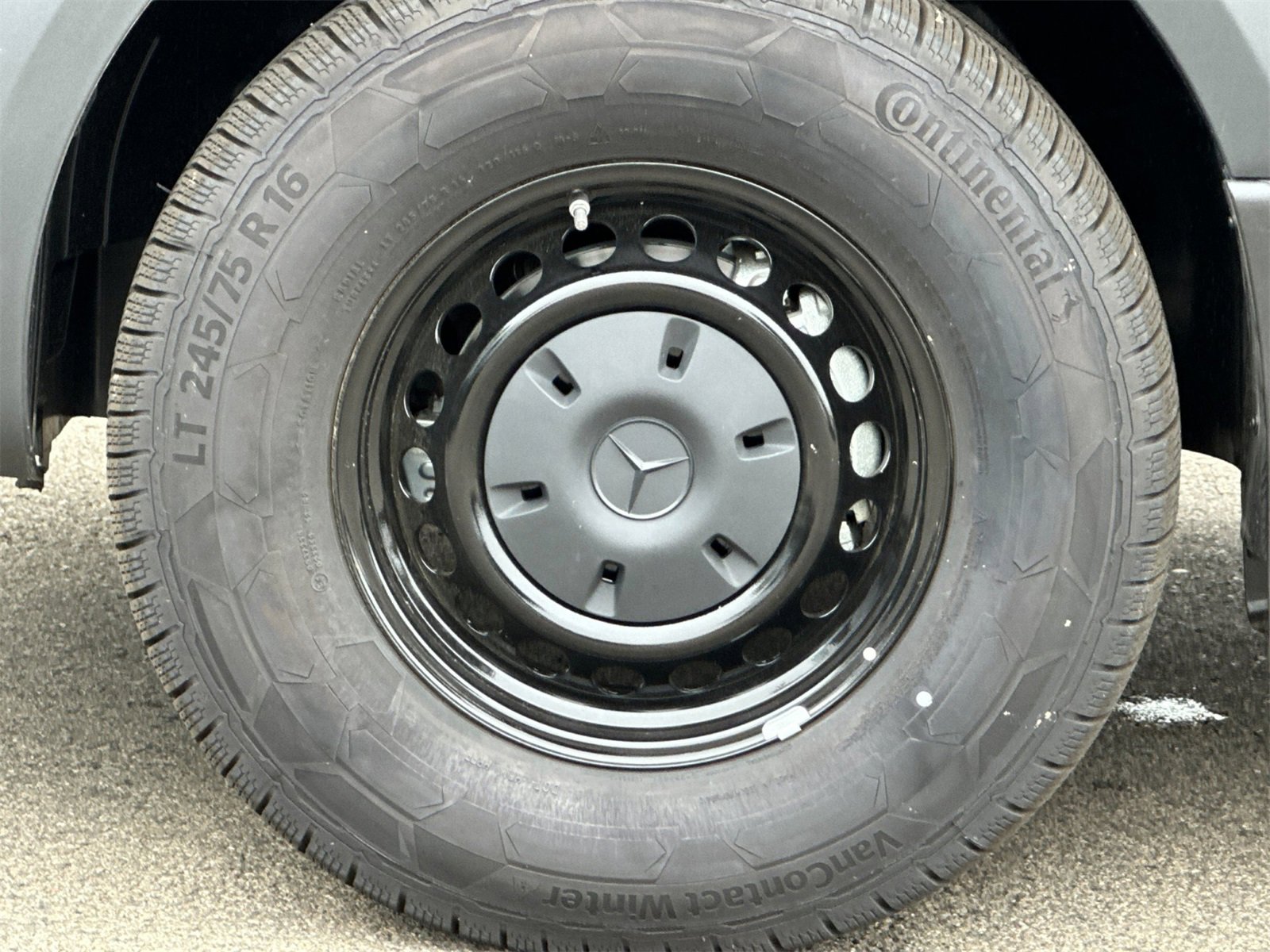 Used 2024 Mercedes-Benz Sprinter 2500 image 32