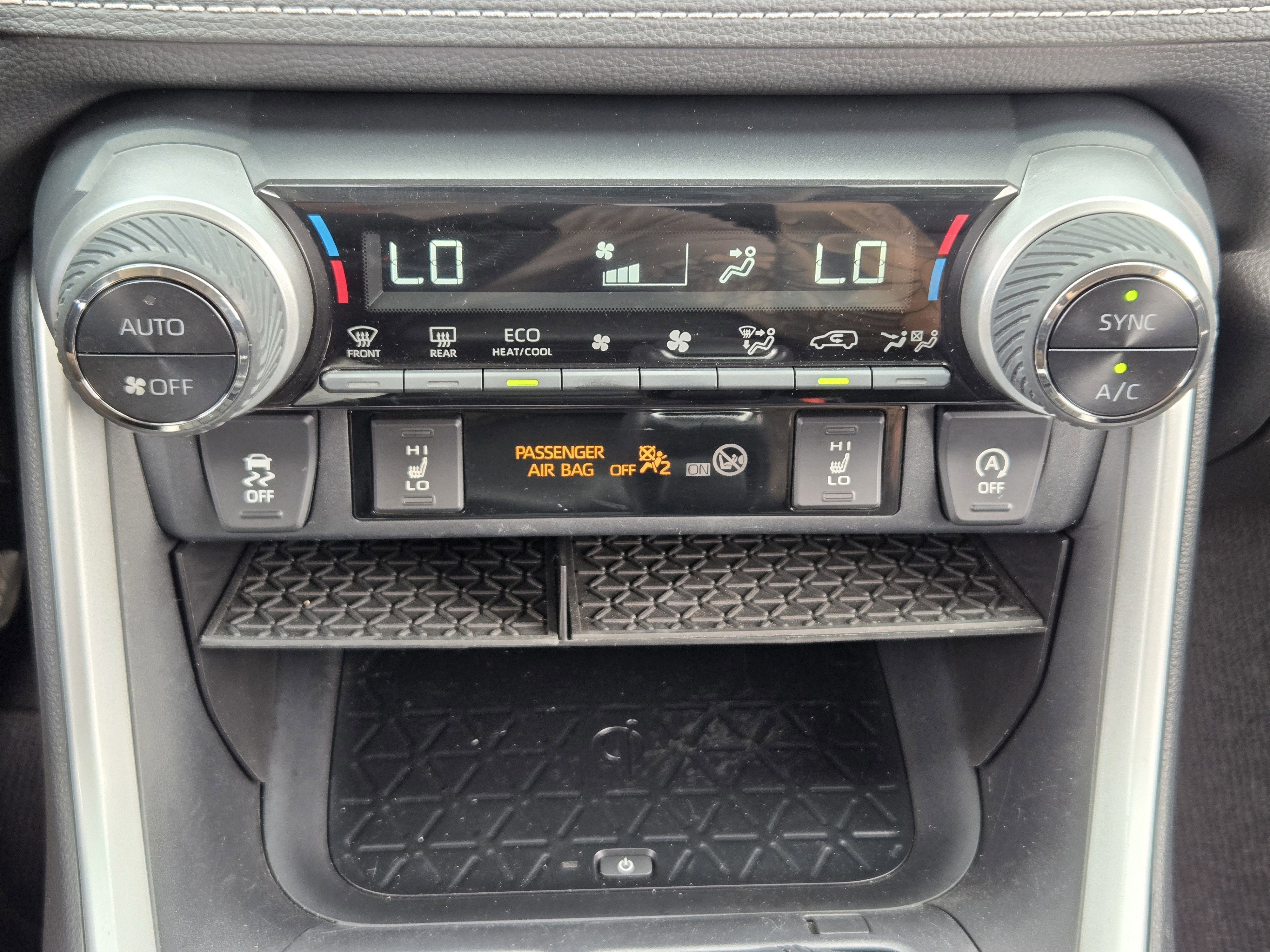 Used 2020 Toyota RAV4 XLE Premium image 23