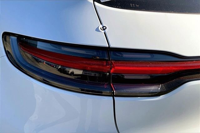 Certified 2026 Porsche Macan AWD/4WD image 19
