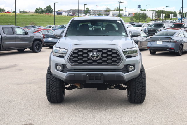 Used 2020 Toyota Tacoma TRD Off-Road w/ TRD Premium Off Road Package AWD/4WD image 3