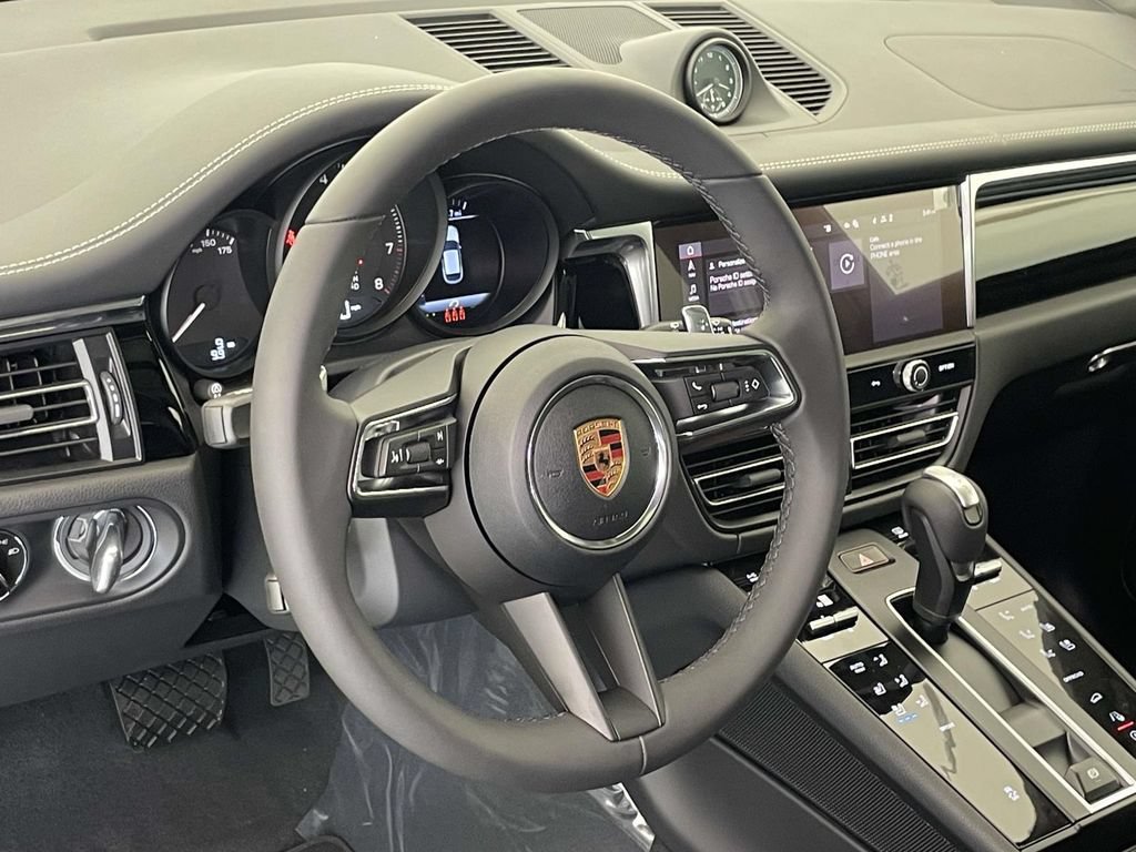 New 2026 Porsche Macan AWD/4WD image 4