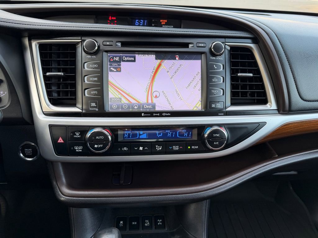 Used 2019 Toyota Highlander Limited Platinum AWD/4WD image 19