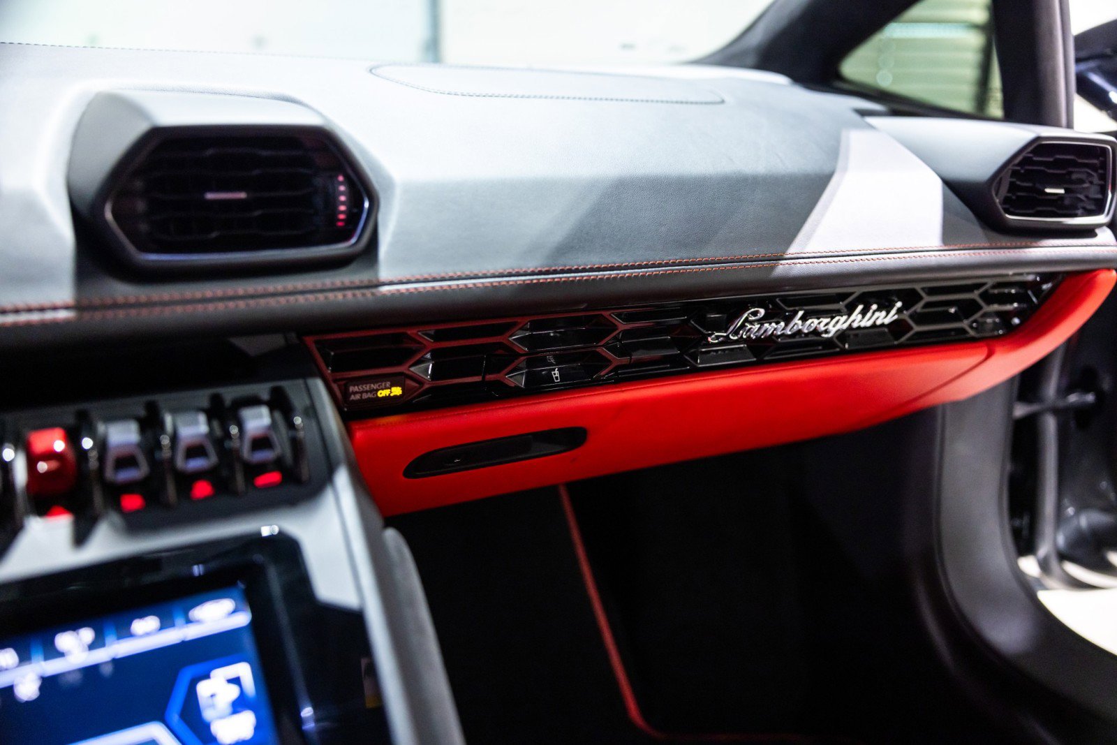 Used 2021 Lamborghini Huracan EVO RWD image 46