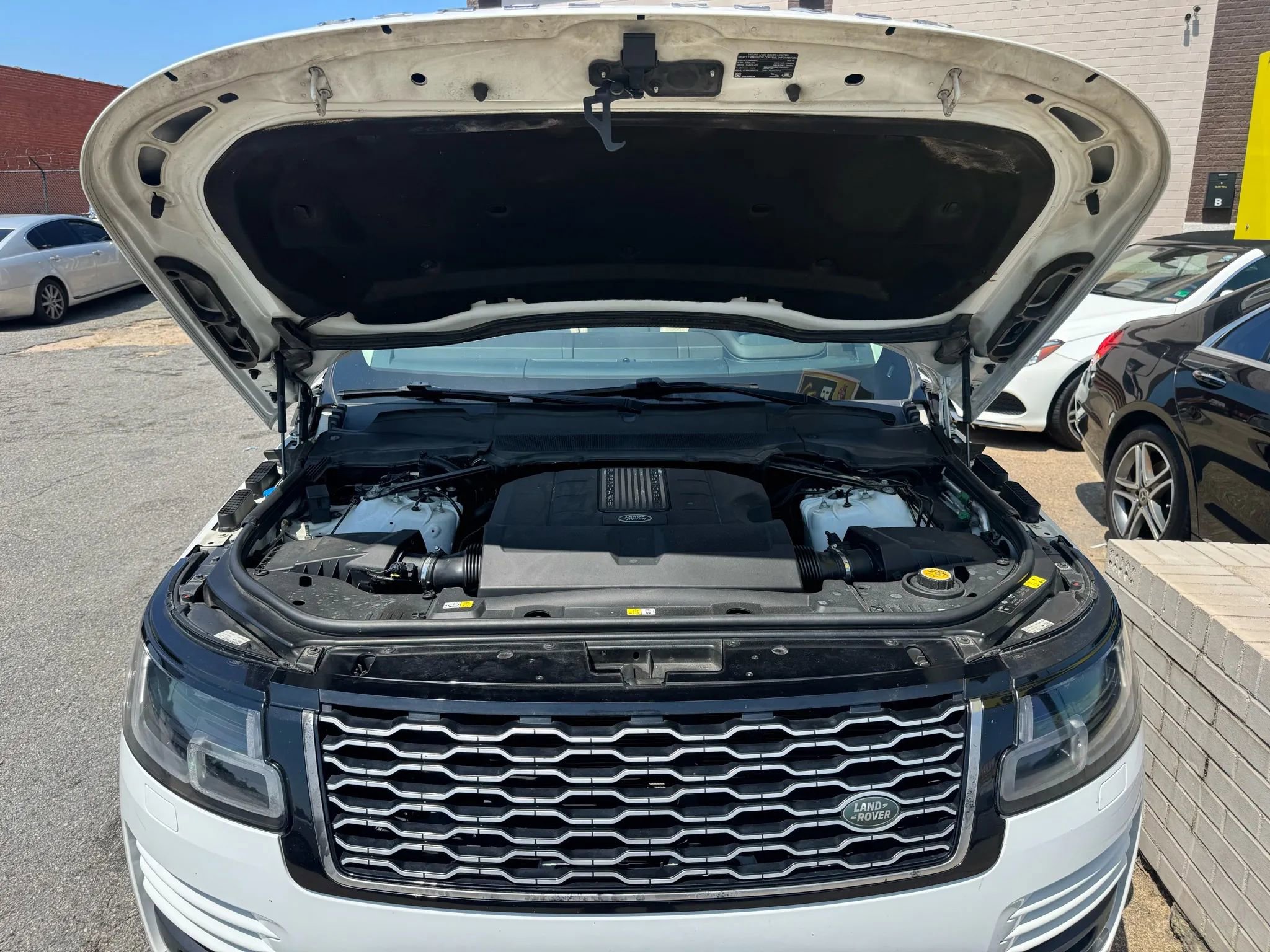 Used 2019 Land Rover Range Rover HSE image 32