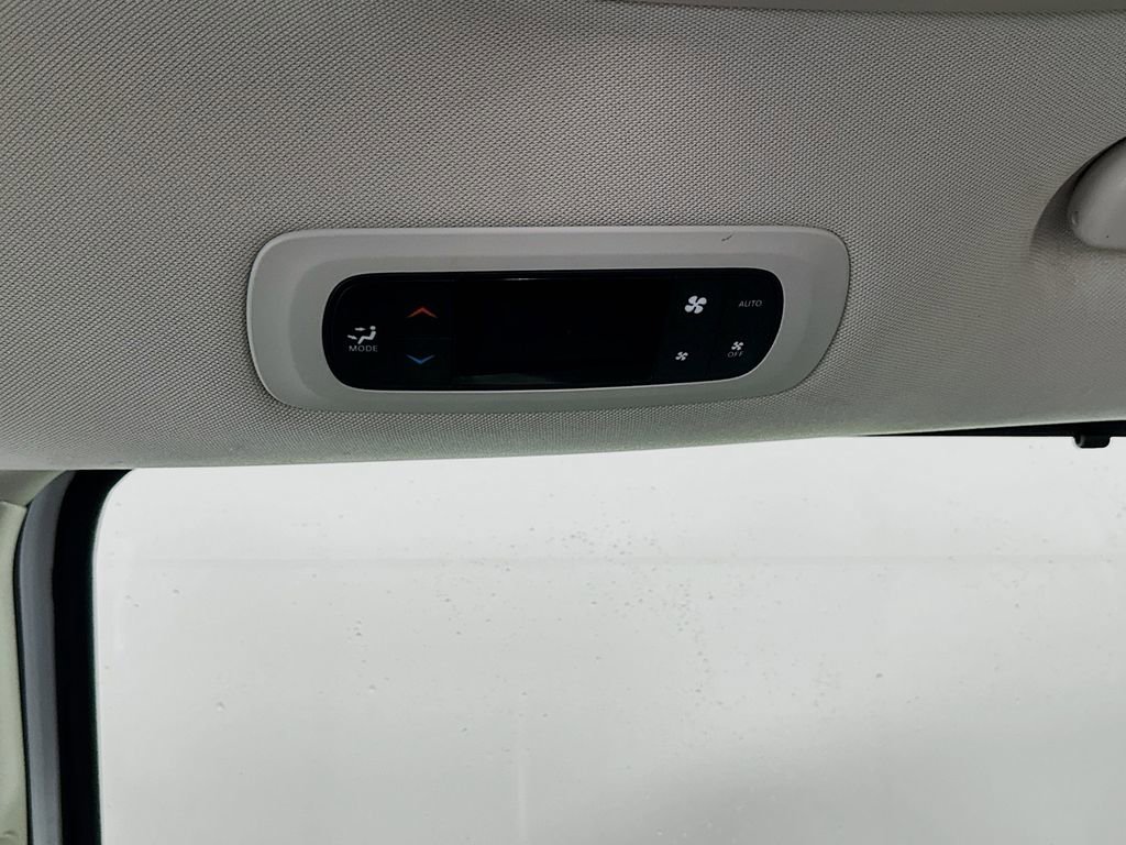 Certified 2024 Chrysler Pacifica Touring-L image 35