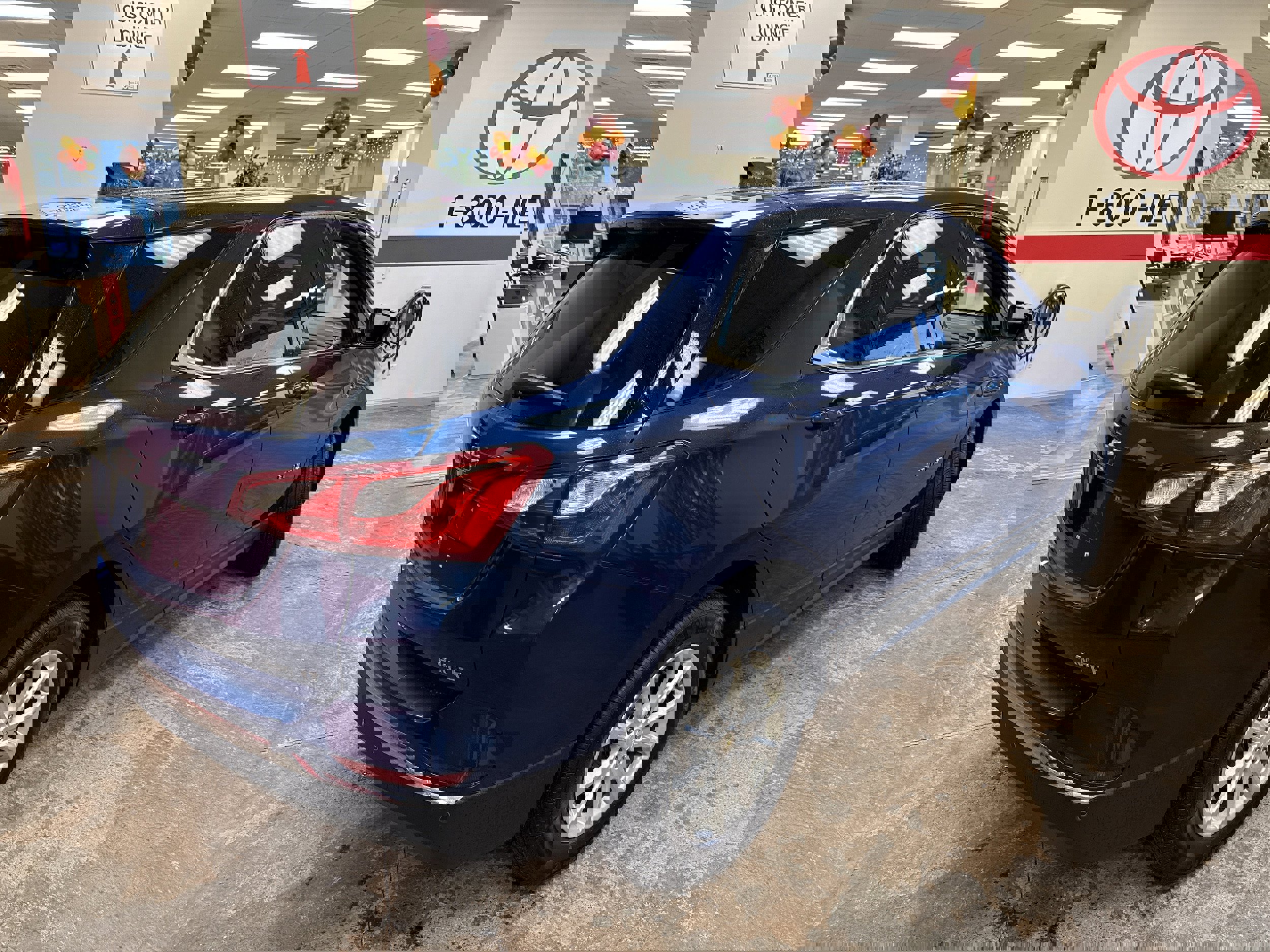 Used 2019 Chevrolet Equinox LT w/ Driver Convenience Package image 18