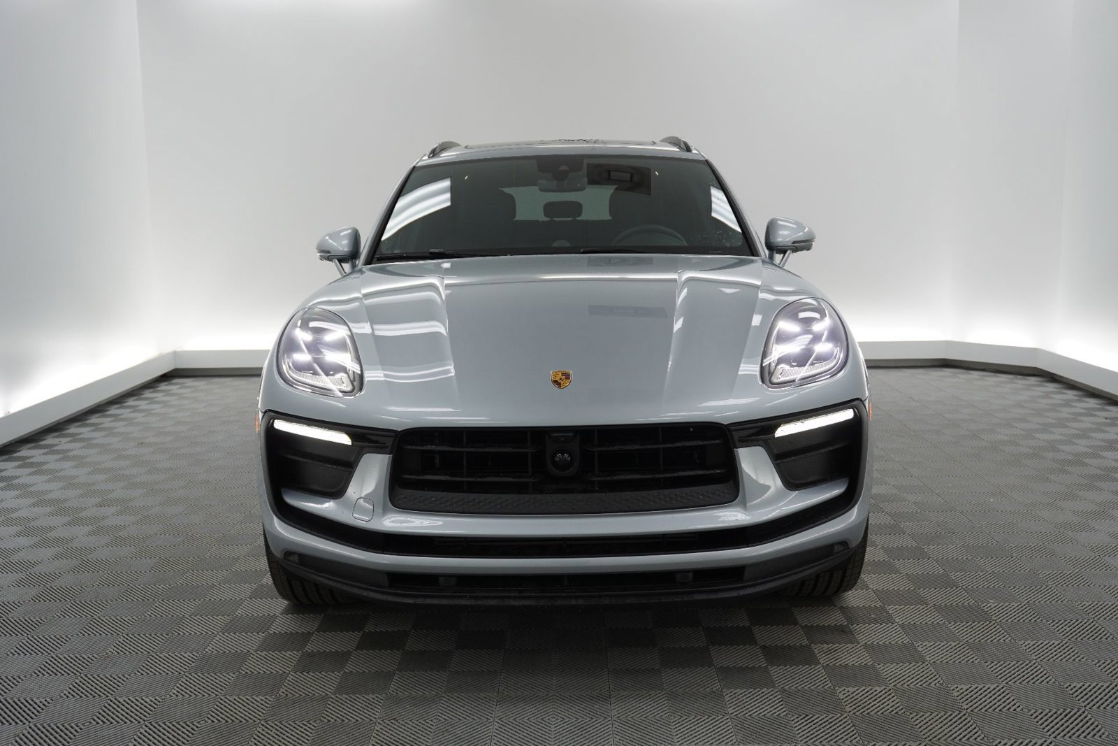 Certified 2026 Porsche Macan image 7