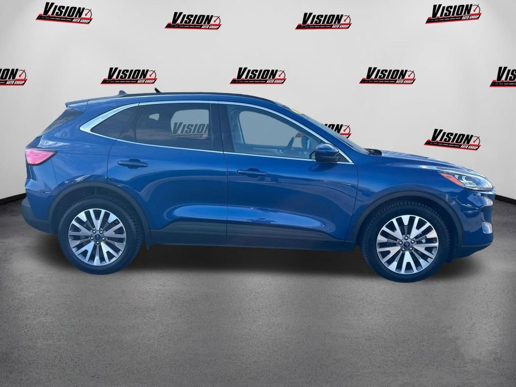 Used 2022 Ford Escape Titanium image 4