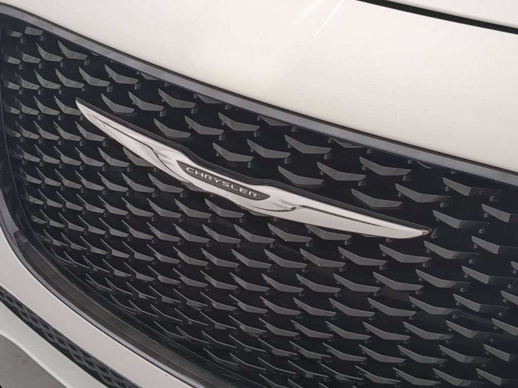 Used 2017 Chrysler 300 S AWD/4WD image 15