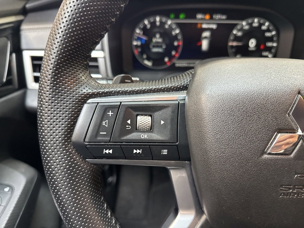 Used 2023 Mitsubishi Outlander SE Black Edition image 19