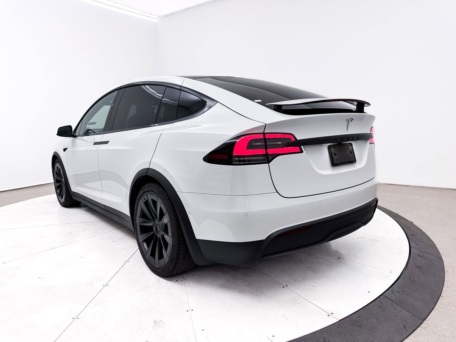 Used 2022 Tesla Model X image 15