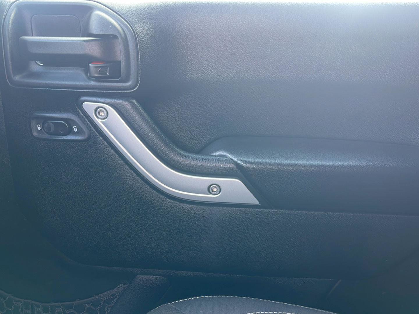 Used 2016 Jeep Wrangler Sahara w/ Connectivity Group image 20