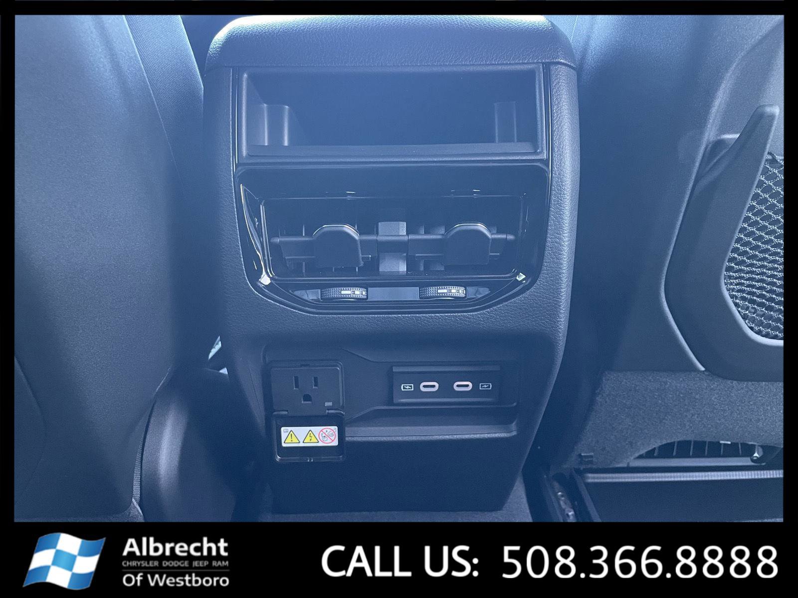 New 2026 Jeep Grand Cherokee Altitude image 19