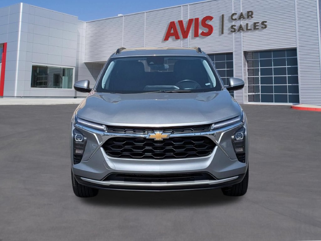 Used 2025 Chevrolet Trax LT w/ LT Convenience Package FWD image 2