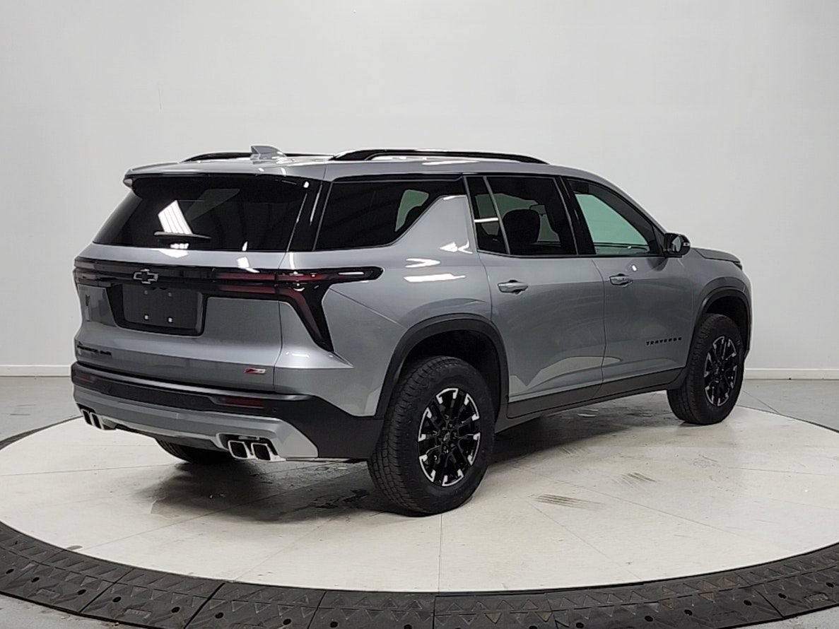 Used 2025 Chevrolet Traverse Z71 AWD/4WD image 7