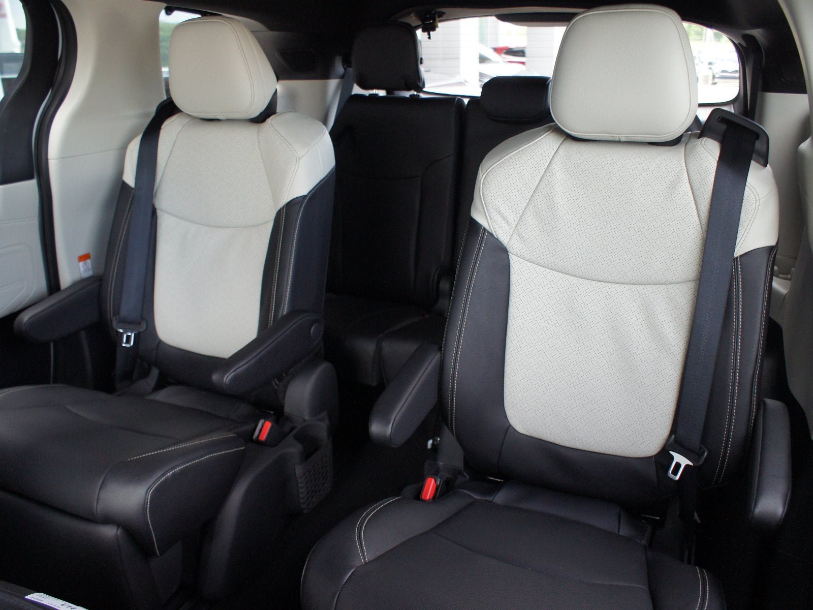 New 2026 Toyota Sienna Platinum AWD/4WD image 10