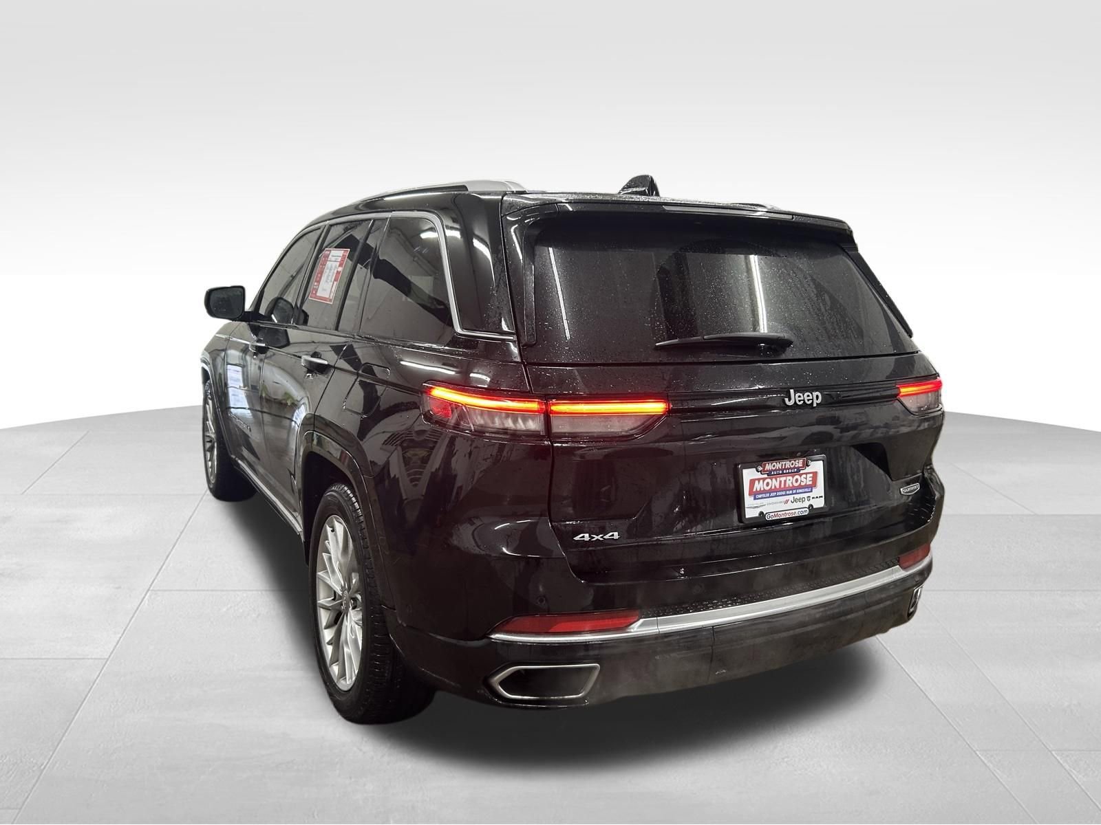 Certified 2023 Jeep Grand Cherokee Summit w/ Luxury Tech Group V image 5