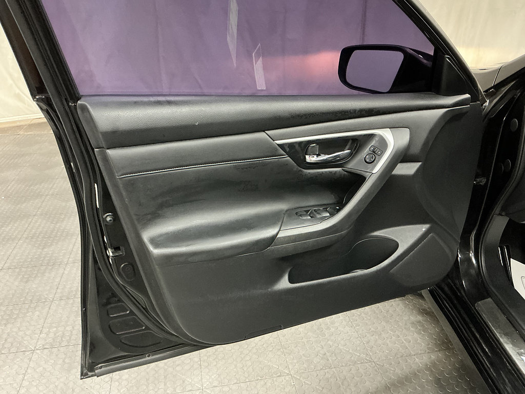 Used 2018 Nissan Altima 2.5 SR w/ SR Midnight Edition FWD image 19