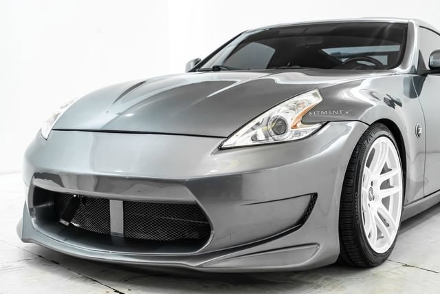 Used 2016 Nissan 370Z Coupe RWD image 11