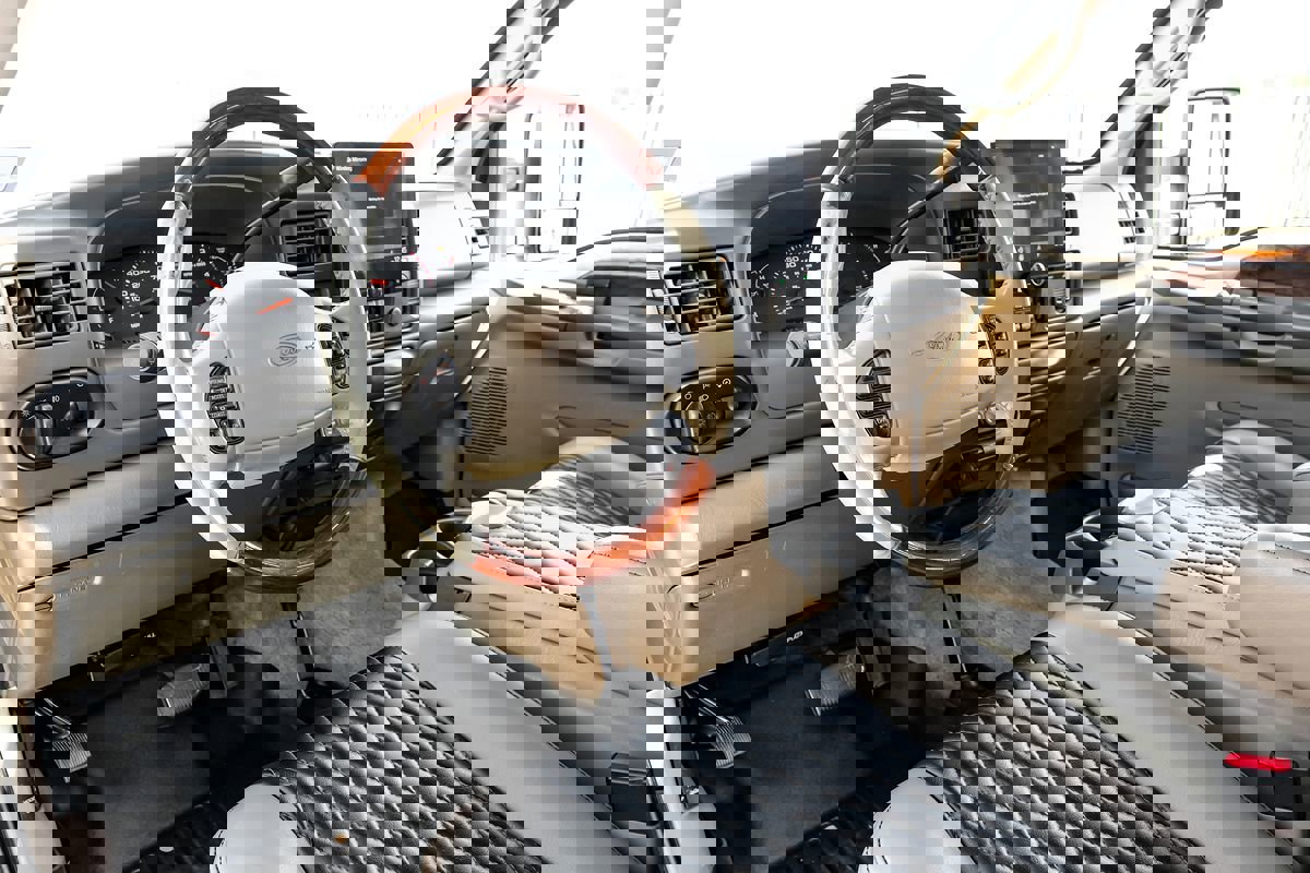 Used 2002 Ford Excursion Limited image 3