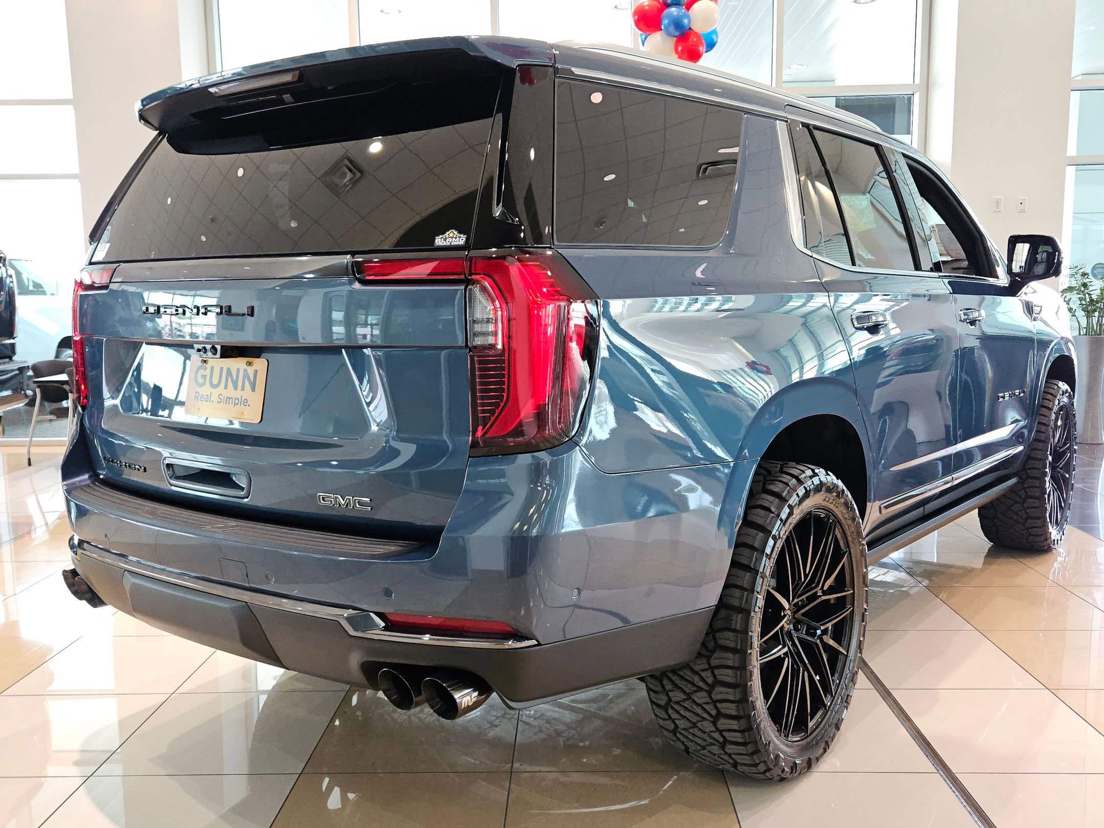 New 2026 GMC Yukon Denali Ultimate w/ LPO, Floor Liner Package image 3