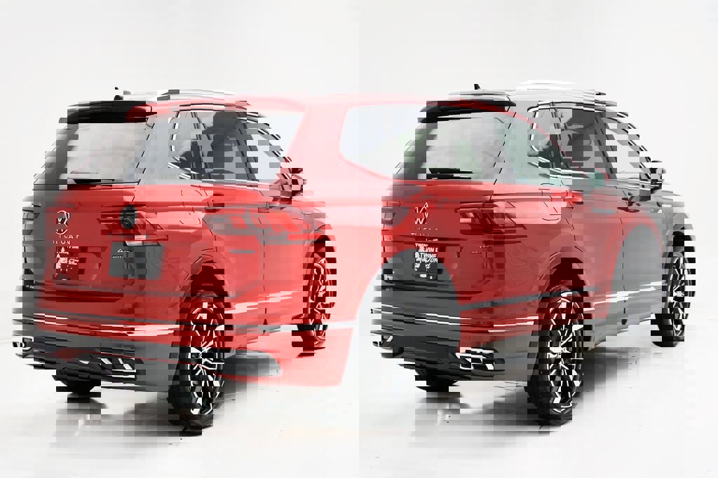 Used 2024 Volkswagen Tiguan SEL R-Line image 10