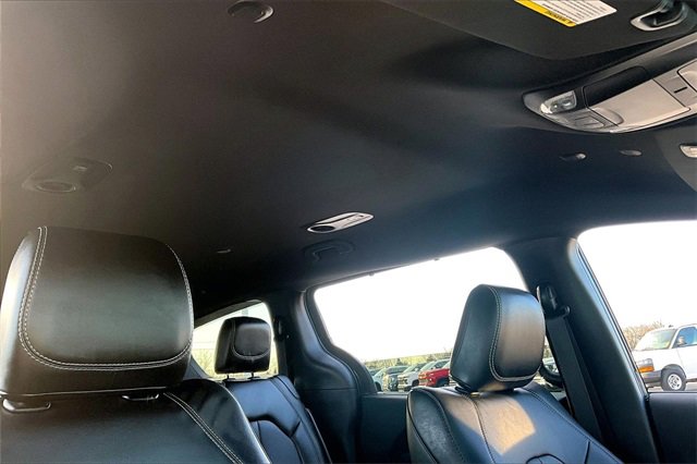 Used 2025 Chrysler Pacifica Select image 27