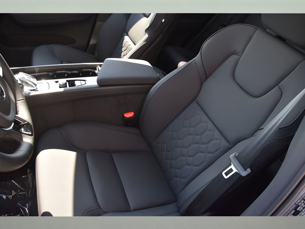 Certified 2026 Volvo XC60 B5 Plus w/ Protection Package Premier image 12
