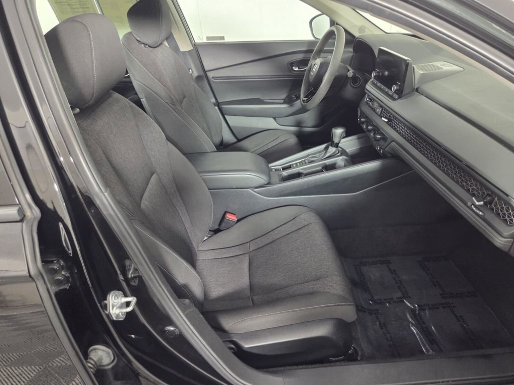 Used 2023 Honda Accord EX image 31