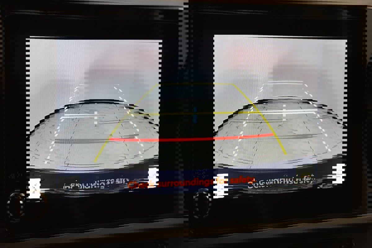 Used 2025 Toyota Camry SE image 9