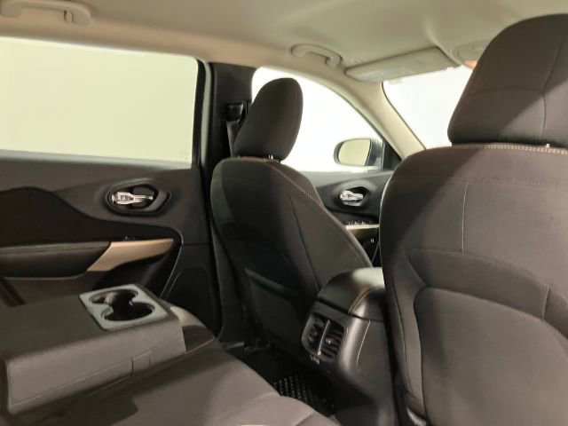 Used 2018 Jeep Cherokee Latitude w/ Altitude Package AWD/4WD image 43